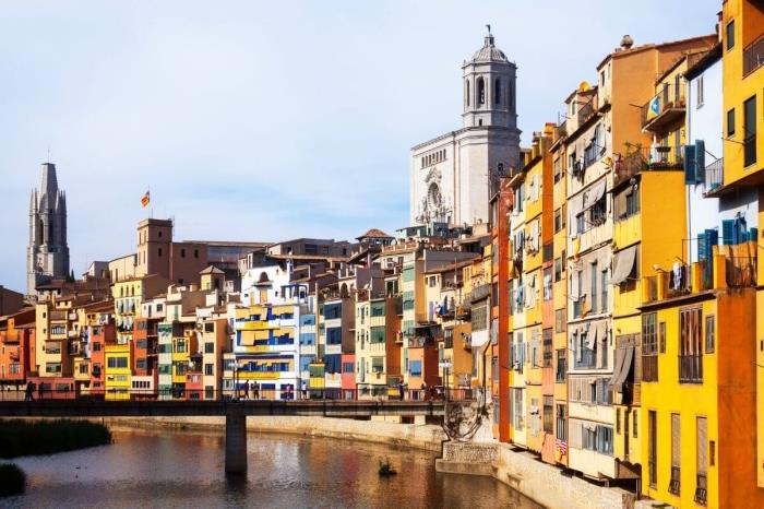 Guía de pueblos cerca de Girona: historia, arte y cultura a minutos de Mas Carreras 1846